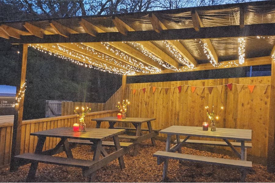 Outdoor seating at the Savvy Sip